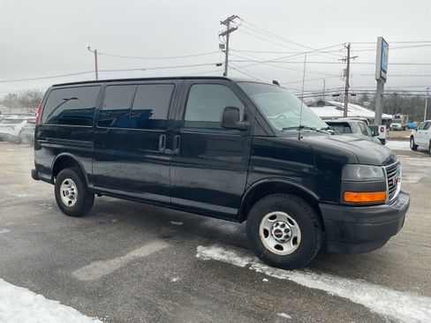 Used 2018 GMC Savana 2500 LS w/ Driver Convenience Package image 5