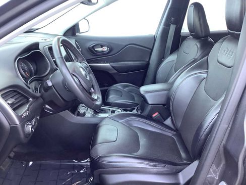 Used 2022 Jeep Cherokee Latitude Lux w/ Sun & Sound Group AWD/4WD image 2