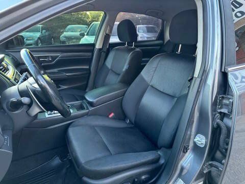 Used 2016 Nissan Altima 2.5 SR FWD image 11