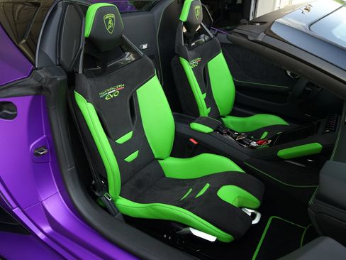 Used 2023 Lamborghini Huracan EVO RWD image 4