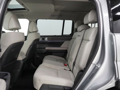 Used 2025 Hyundai Santa Fe Limited image 18