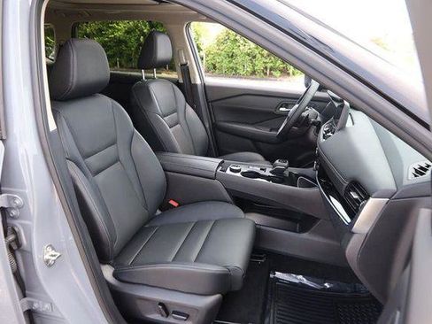 Used 2025 Nissan Rogue SL w/ SL Premium Package AWD/4WD image 27
