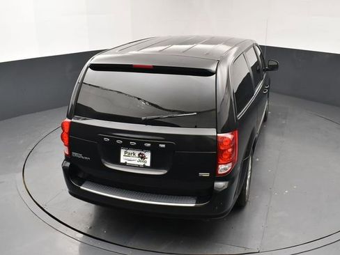 Used 2017 Dodge Grand Caravan SE FWD image 17