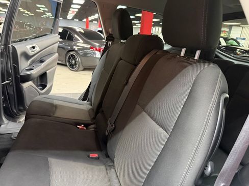 Used 2020 Nissan Pathfinder S AWD/4WD image 38