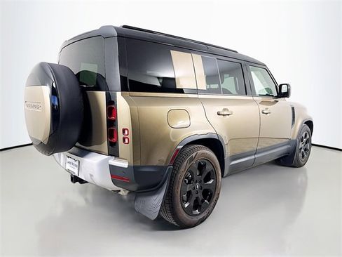 Used 2025 Land Rover Defender 110 S image 5