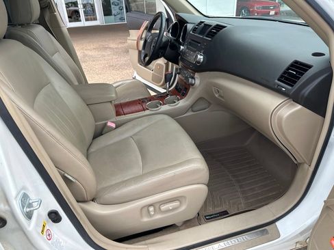 Used 2010 Toyota Highlander Limited w/ Extra Value Pkg 7 FWD image 19