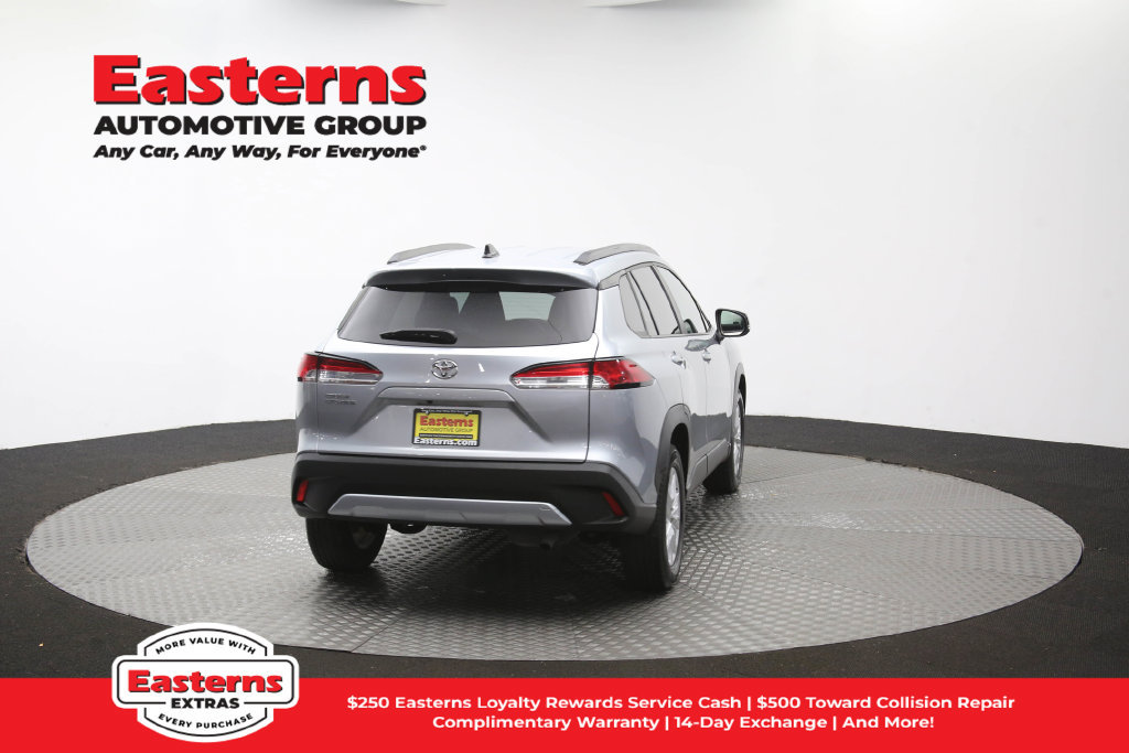 Used 2025 Toyota Corolla Cross LE FWD image 39