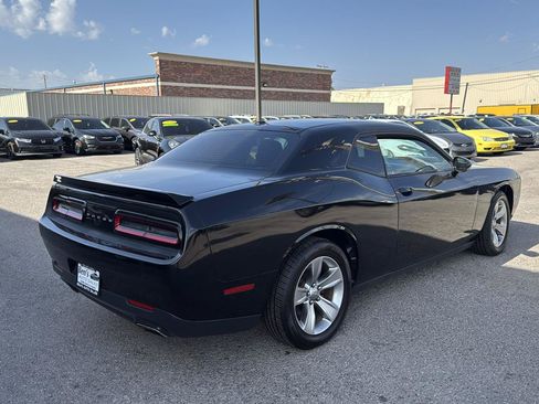 Used 2015 Dodge Challenger SXT RWD image 6