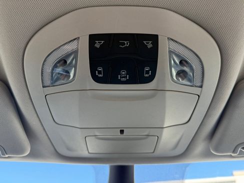 Used 2023 Chrysler Pacifica Touring-L image 36