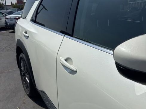 Certified 2024 Nissan Pathfinder SL w/ SL Premium Package FWD image 6