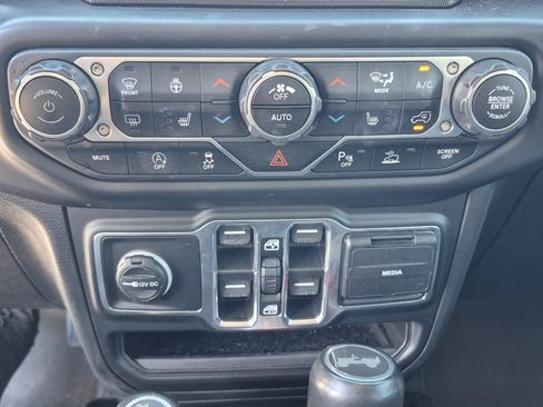 Used 2021 Jeep Wrangler Unlimited Sahara AWD/4WD image 32