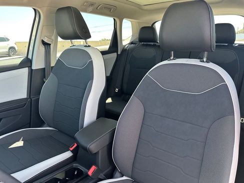 New 2026 Volkswagen Taos SE FWD image 9