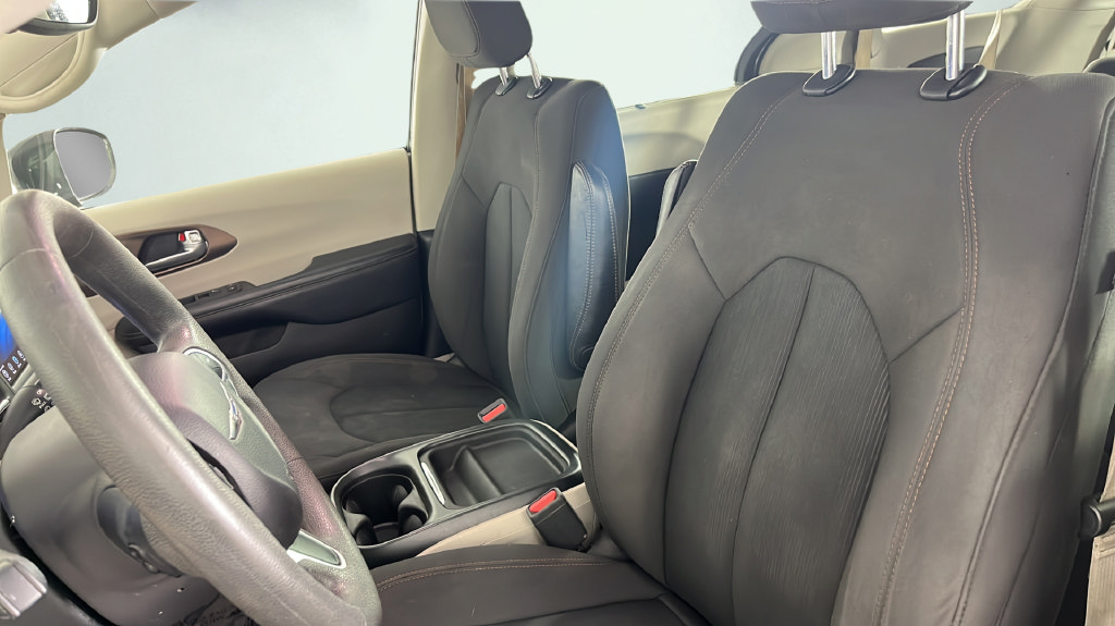 Used 2018 Chrysler Pacifica Touring Plus w/ Tire & Wheel Group FWD image 30