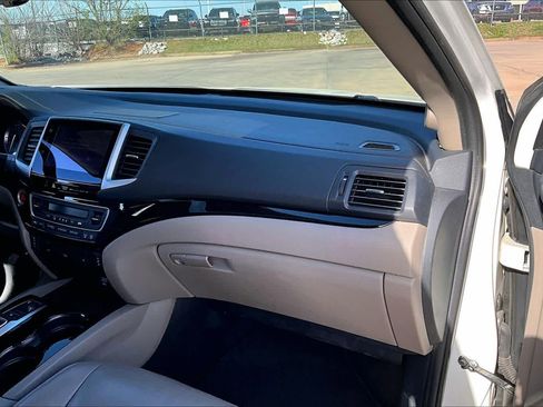Used 2016 Honda Pilot Touring image 18