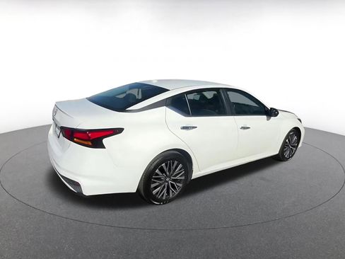 Used 2025 Nissan Altima 2.5 SV image 15