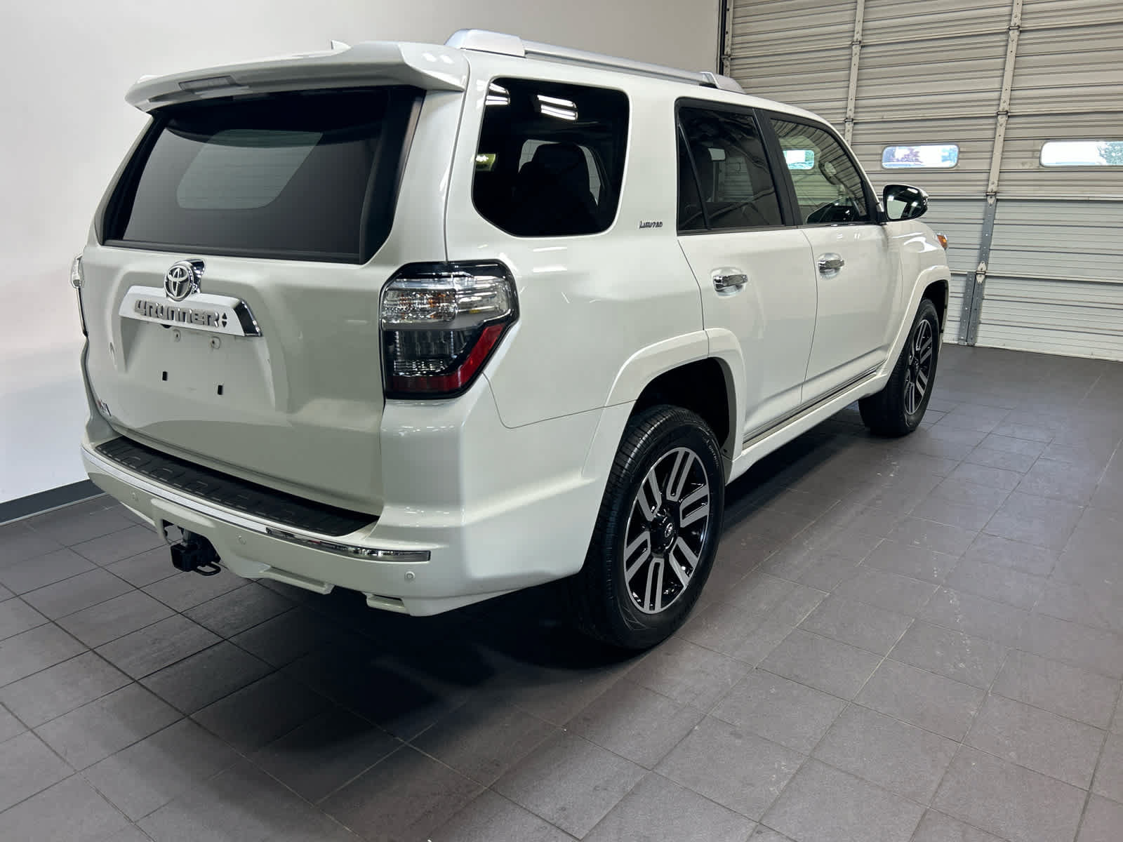 Used 2023 Toyota 4Runner Limited AWD/4WD image 3