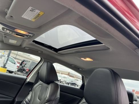 Used 2023 Hyundai Elantra Limited image 23