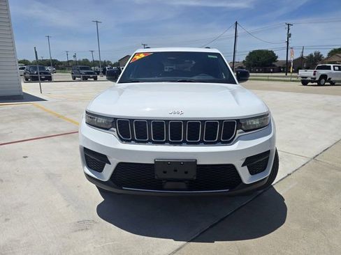 Used 2025 Jeep Grand Cherokee Laredo X w/ Luxury Tech Group I AWD/4WD image 8