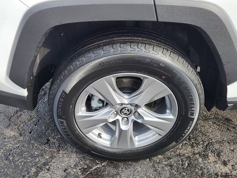 Certified 2025 Toyota RAV4 LE image 28