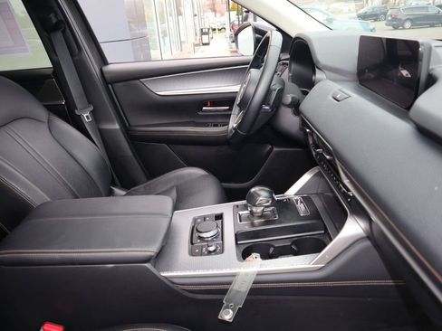 Used 2024 MAZDA CX-90 Plug-In Hybrid w/ Preferred AWD/4WD image 26