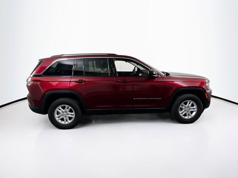 Used 2023 Jeep Grand Cherokee Laredo w/ Luxury Tech Group I AWD/4WD image 4
