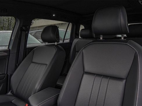 New 2024 Volkswagen Tiguan SE R-Line image 9
