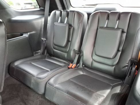 Used 2018 Ford Explorer XLT w/ Equipment Group 202A AWD/4WD image 6
