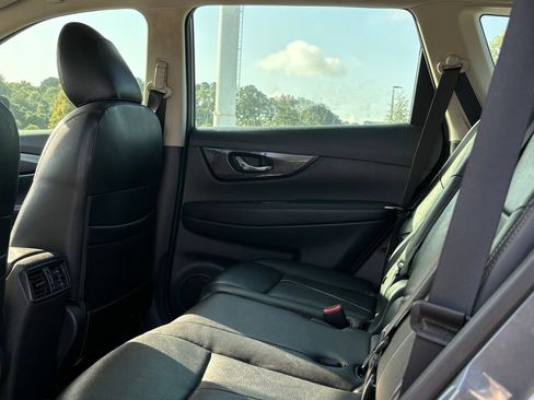 Used 2018 Nissan Rogue S FWD image 12