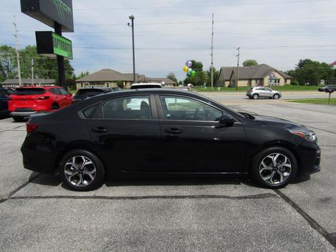 Used 2019 Kia Forte LXS FWD image 9