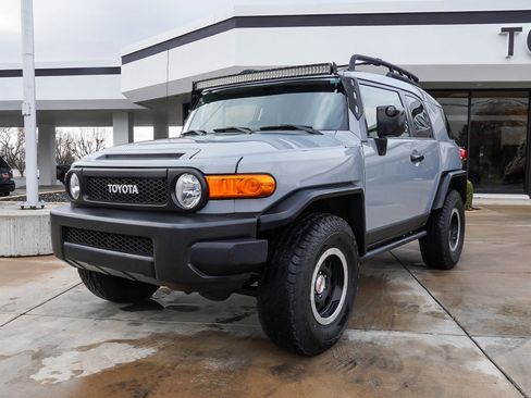 Used 2013 Toyota FJ Cruiser 4WD w/ Trail Teams Special Edition image 4