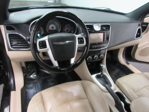 Used 2011 Chrysler 200 Limited FWD image 9