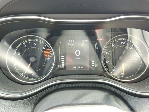 Used 2019 Jeep Cherokee Latitude Plus w/ Cold Weather Group AWD/4WD image 14