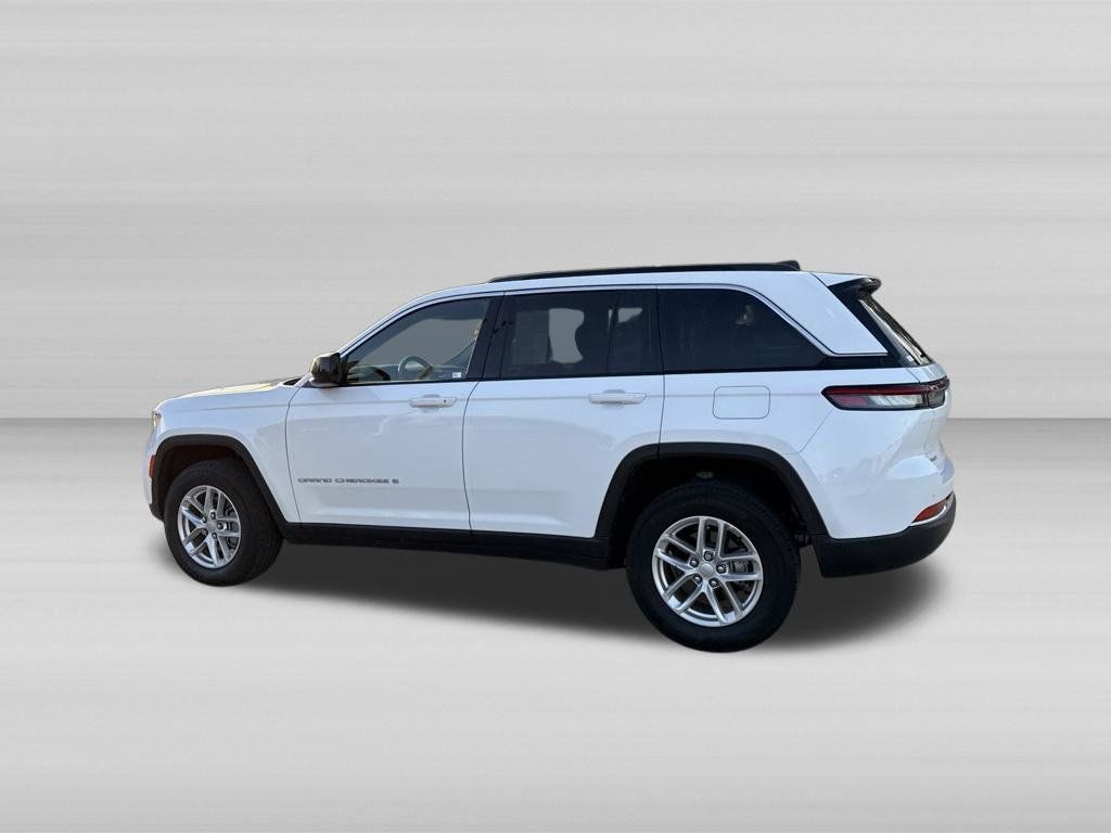 Used 2025 Jeep Grand Cherokee Laredo X w/ Luxury Tech Group I AWD/4WD image 9