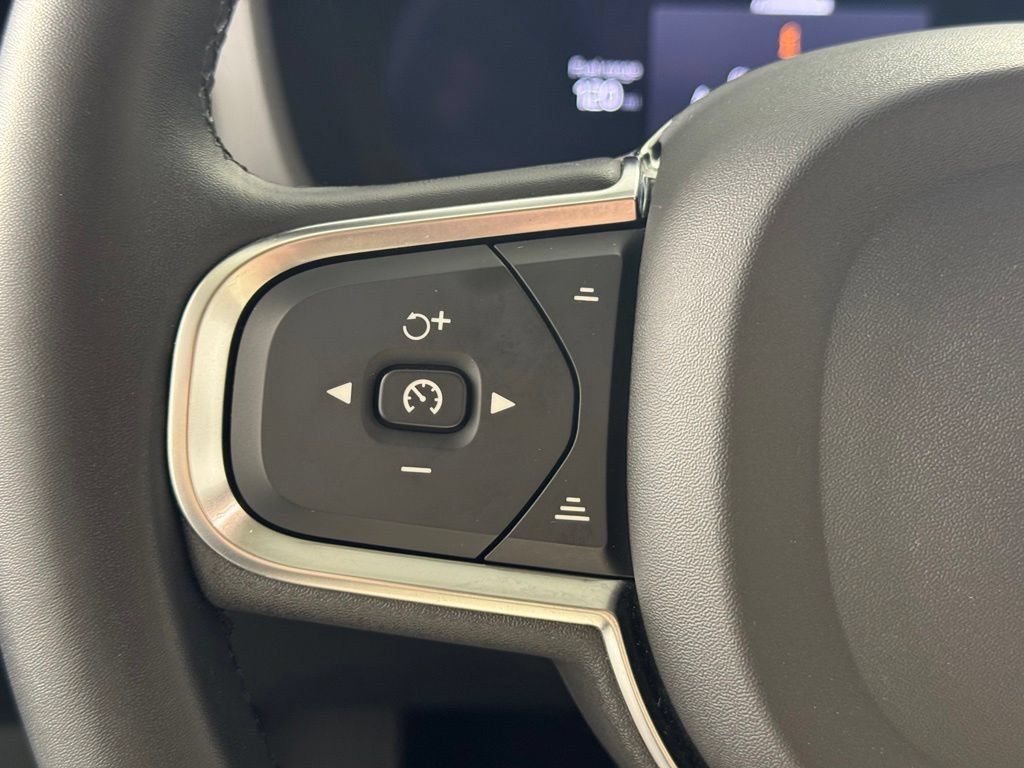 Certified 2024 Volvo XC60 B5 Core w/ Climate Package AWD/4WD image 28