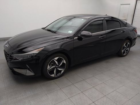 Used 2023 Hyundai Elantra Limited w/ Preferred Accessory Package FWD image 2