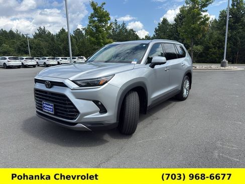 Used 2024 Toyota Grand Highlander AWD image 3
