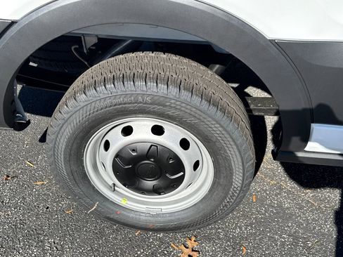 New 2026 Ford Transit 250 148 Medium Roof w/ Load Area Protection Package RWD image 17