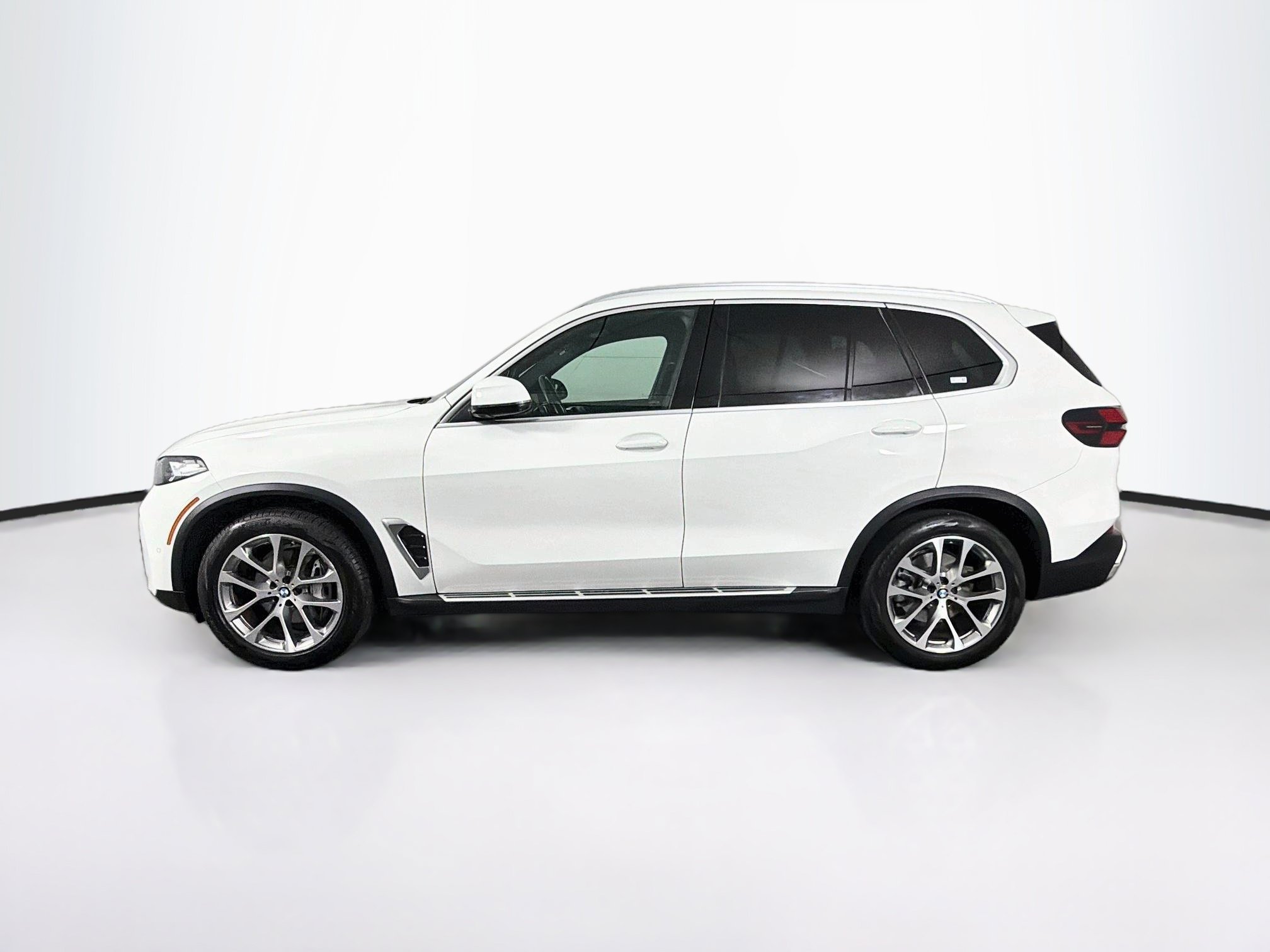 Used 2026 BMW X5 xDrive40i AWD/4WD image 4