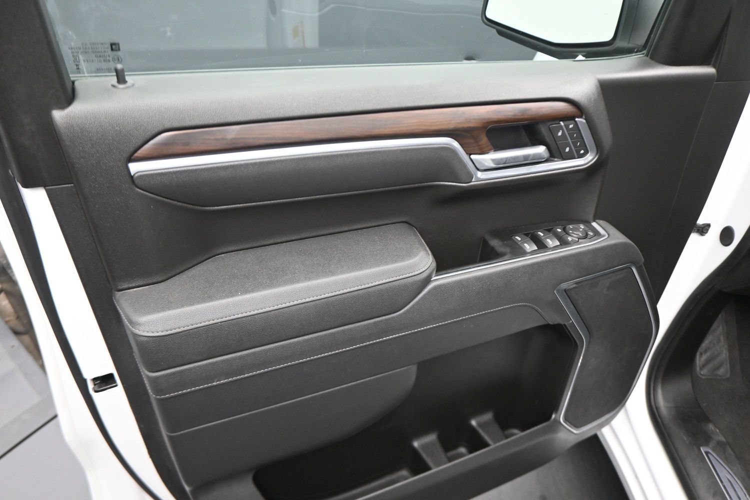 Used 2026 GMC Sierra 1500 SLT RWD image 2