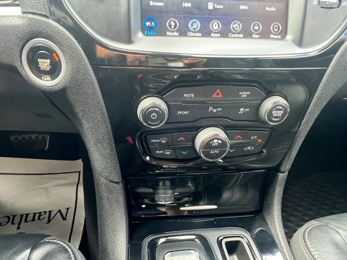 Used 2018 Chrysler 300 S w/ 300S Premium Group RWD image 23