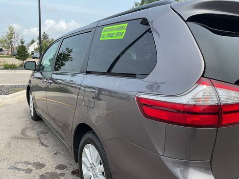 Used 2017 Toyota Sienna XLE w/ XLE Navigation Package AWD/4WD image 5