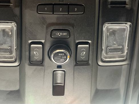 Used 2023 Chevrolet Suburban Premier AWD/4WD image 22
