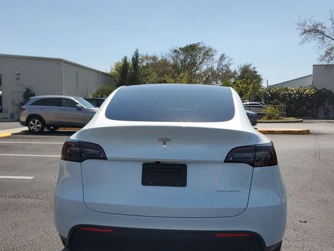 Used 2024 Tesla Model Y Long Range image 12