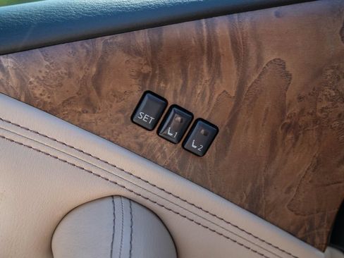 Used 2023 Nissan Armada SL w/ Captain's Chairs Package RWD image 13