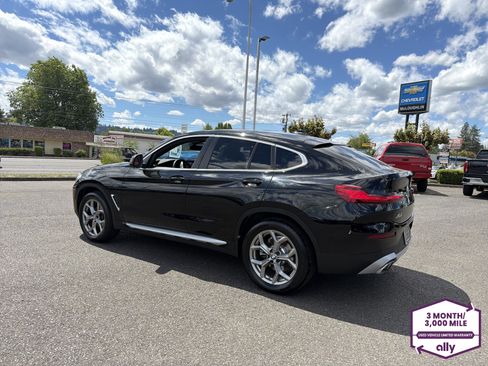 Used 2025 BMW X4 xDrive30i AWD/4WD image 3