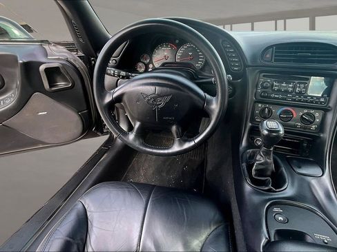 Used 2002 Chevrolet Corvette Coupe image 8