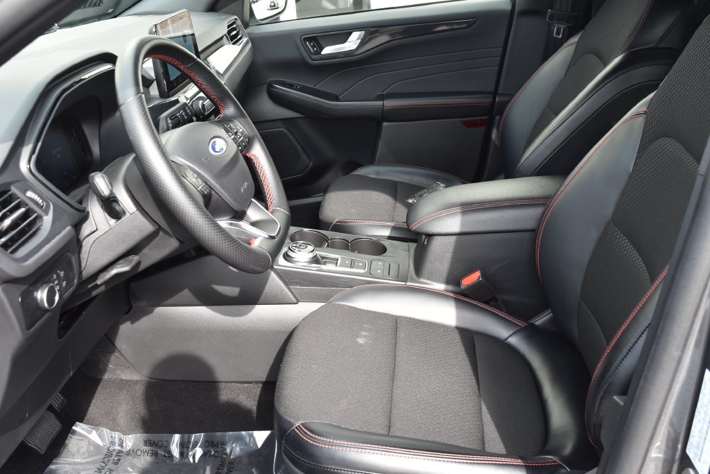 Used 2025 Ford Escape ST-Line AWD/4WD image 9