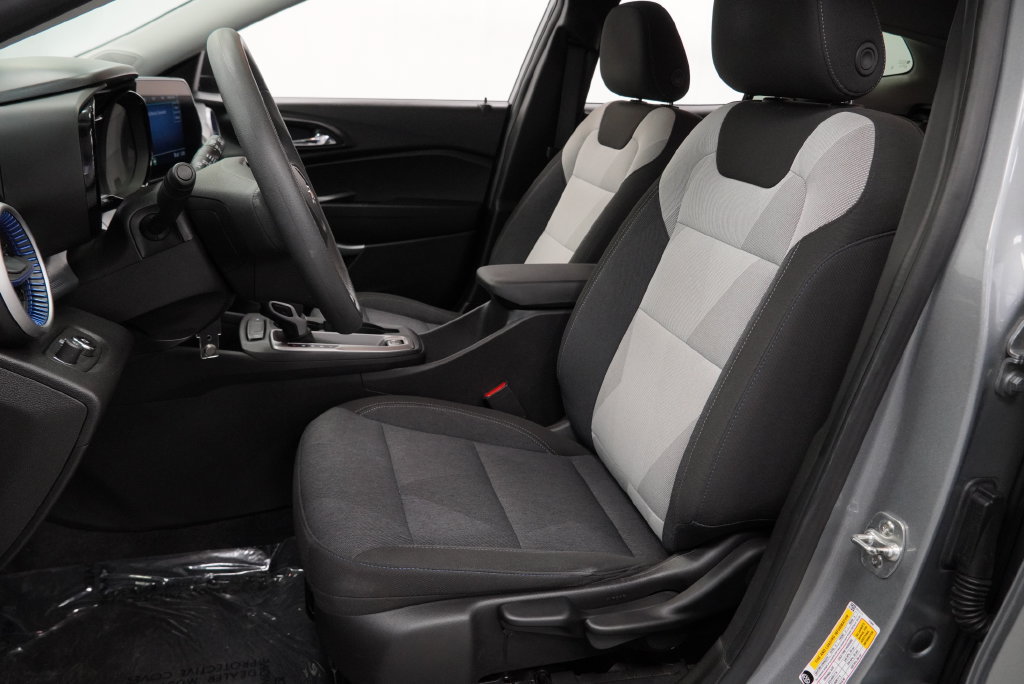 Used 2024 Chevrolet Trax LS w/ Driver Confidence Package FWD image 4
