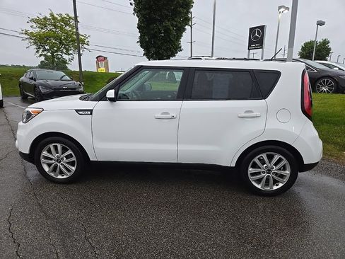 Used 2018 Kia Soul + FWD image 6