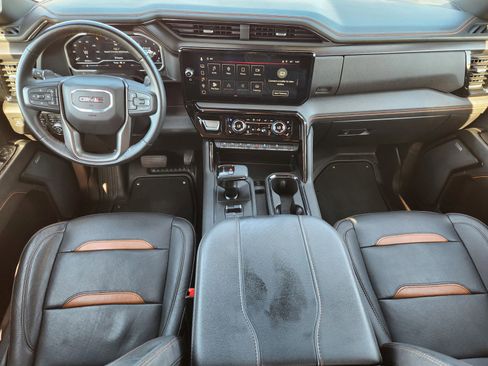 Used 2023 GMC Sierra 1500 AT4 w/ Technology Package AWD/4WD image 9